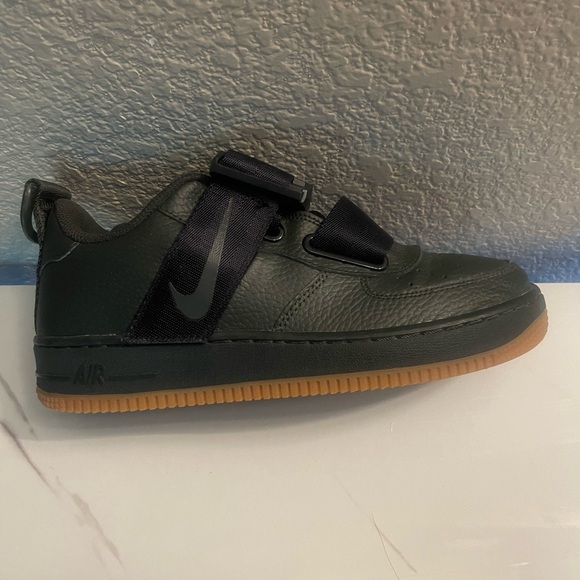 Kids Green Sneakers with Black Straps - Picture 2 of 4